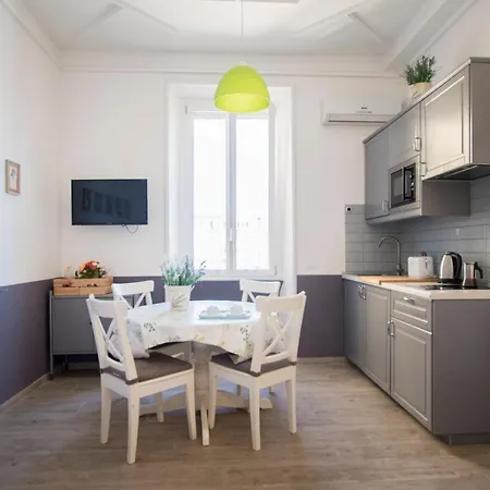 Raffaela's & Vatican 4* Rome